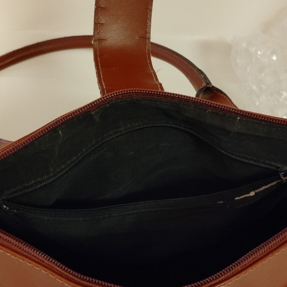 Elegant Burgundy Leather Handbag - Picture 12 of 13